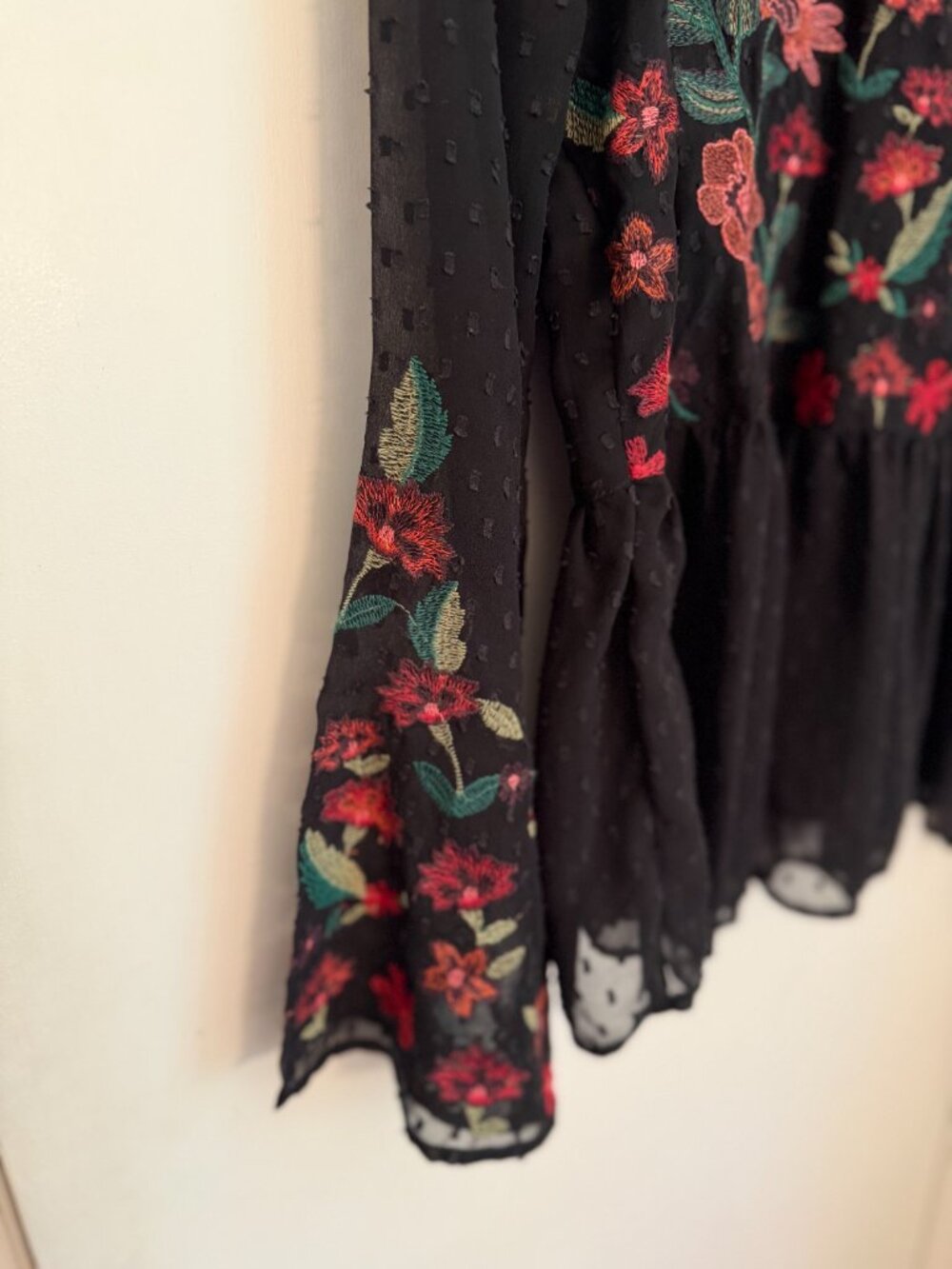 American Eagle Embroidered Flowy Peplum Top Size M - Picture 4 of 6